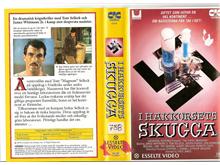 I HAKKORSETS SKUGGA (Vhs-Omslag)